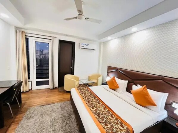 Egyptian cotton sheets, premium bedding, in-room safe, free WiFi