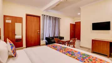 Egyptian cotton sheets, premium bedding, in-room safe, free WiFi