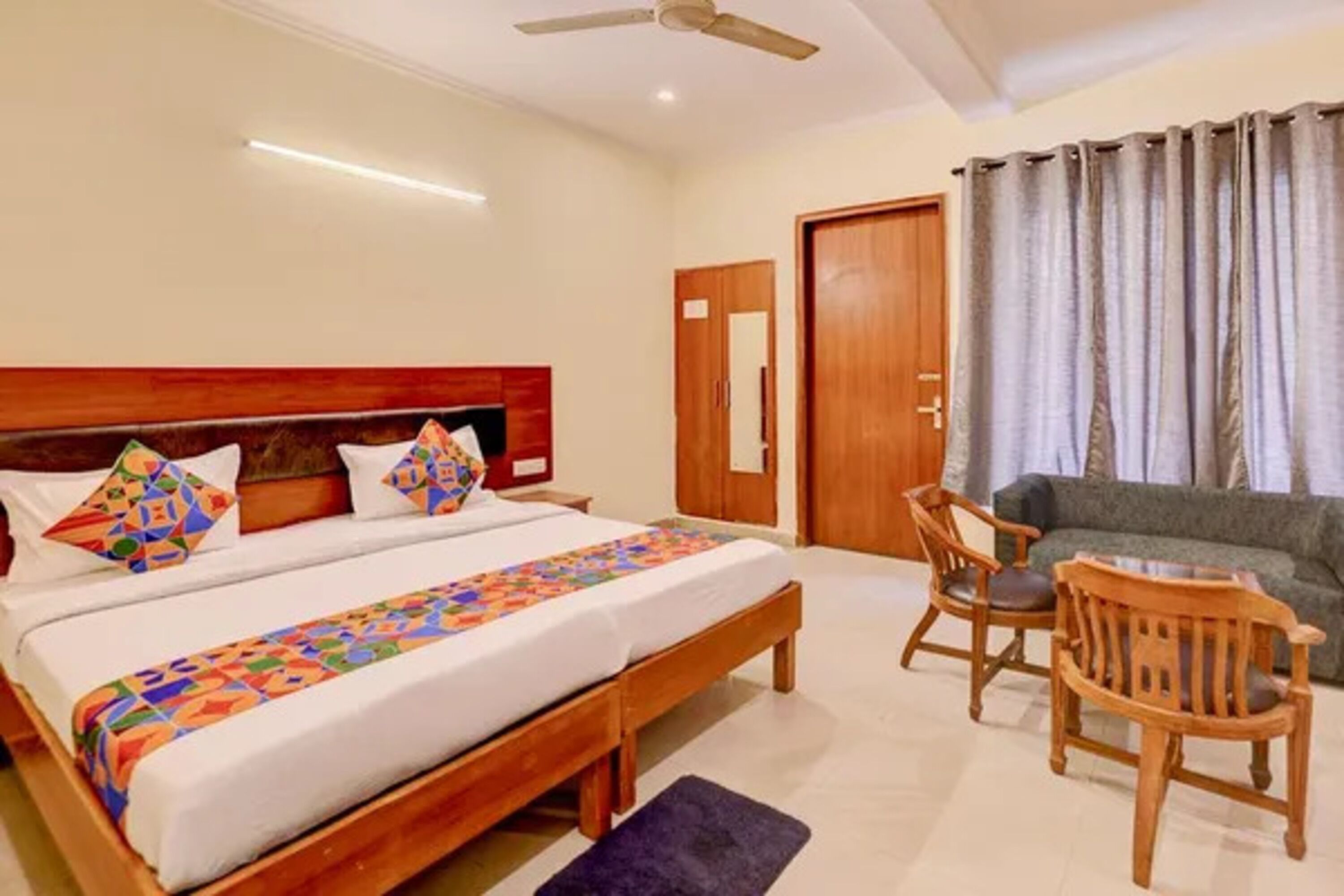 Egyptian cotton sheets, premium bedding, in-room safe, free WiFi