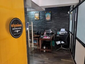 Reception - Fabhotel Elysees Services Suites (Bangalore)