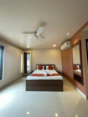 Egyptian cotton sheets, premium bedding, in-room safe, free WiFi - Fabhotel Elysees Services Suites (Bangalore)