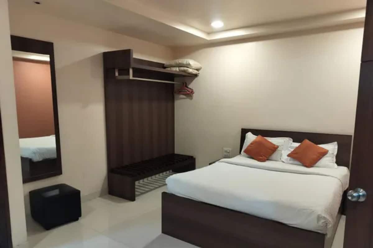 Deluxe Room | Egyptian cotton sheets, premium bedding, in-room safe, free WiFi