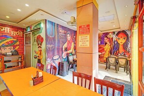 Restaurant - Fabhotel Bharat (Varanasi)