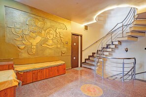 Lobby - Fabhotel Bharat (Varanasi)