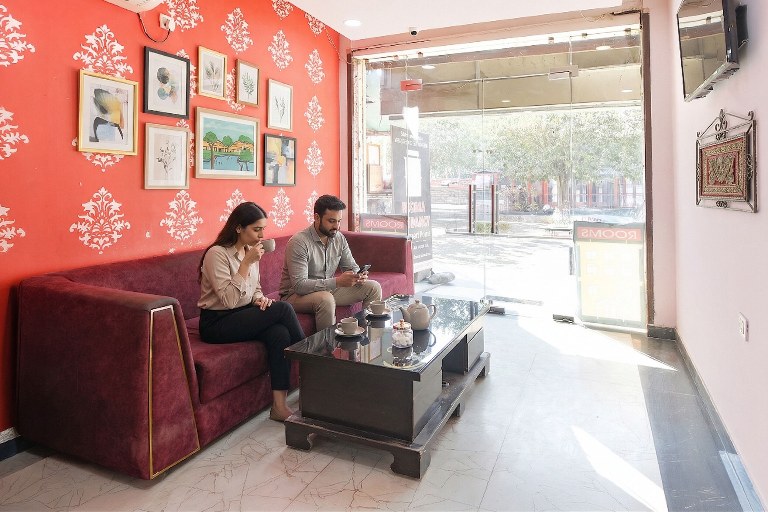 Coin salon dans le hall