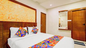 Egyptian cotton sheets, premium bedding, in-room safe, free WiFi