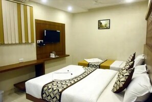 Deluxe Room | Egyptian cotton sheets, premium bedding, in-room safe, free WiFi - Fabhotel Olive Grand (Chennai)