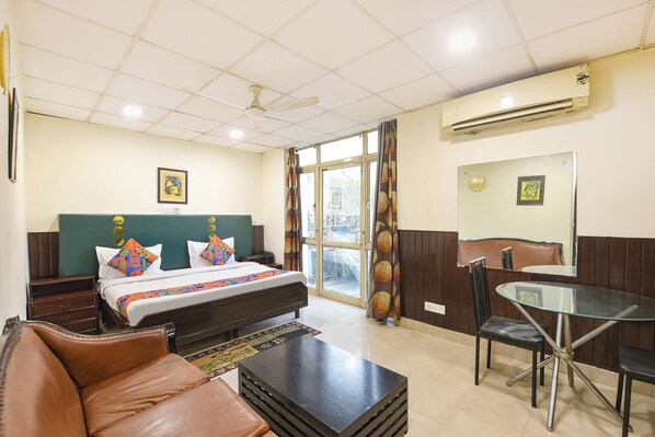 Egyptian cotton sheets, premium bedding, in-room safe, free WiFi