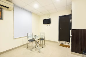 Egyptian cotton sheets, premium bedding, in-room safe, free WiFi