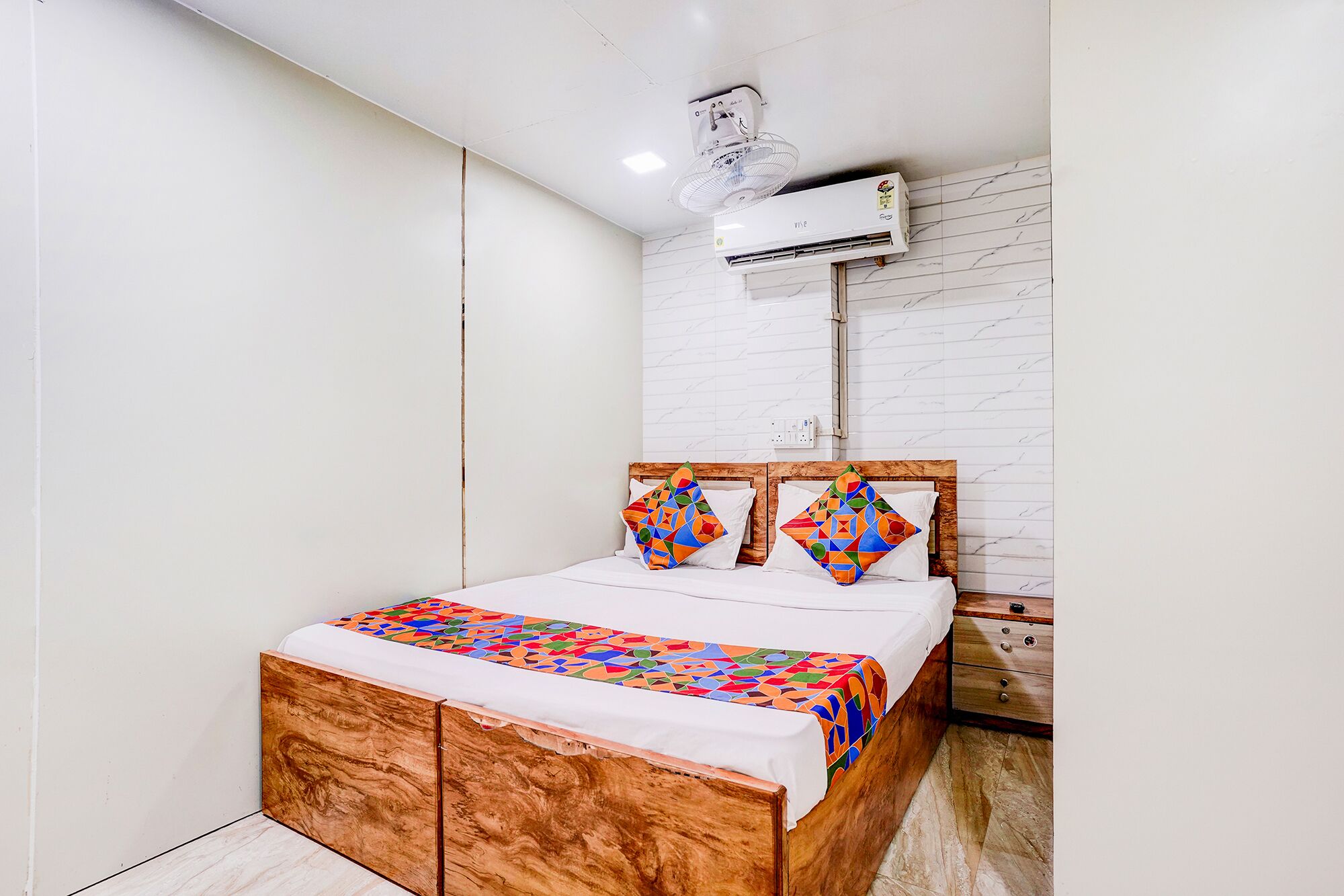 Lakens van Egyptisch katoen, luxe beddengoed, een kluis op de kamer