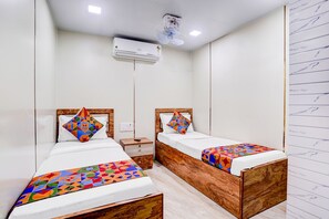 Egyptian cotton sheets, premium bedding, in-room safe, free WiFi - Fabhotel Haven (Mumbai)
