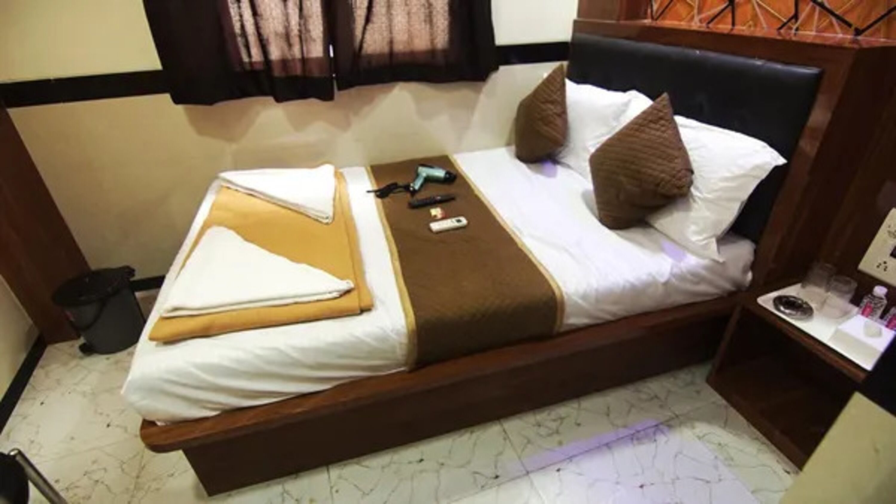 Egyptian cotton sheets, premium bedding, in-room safe, free WiFi