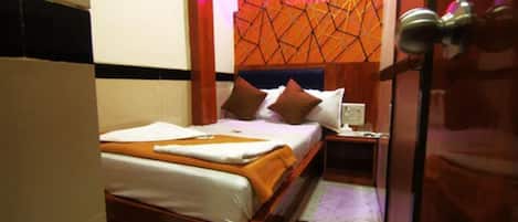 Egyptian cotton sheets, premium bedding, in-room safe, free WiFi