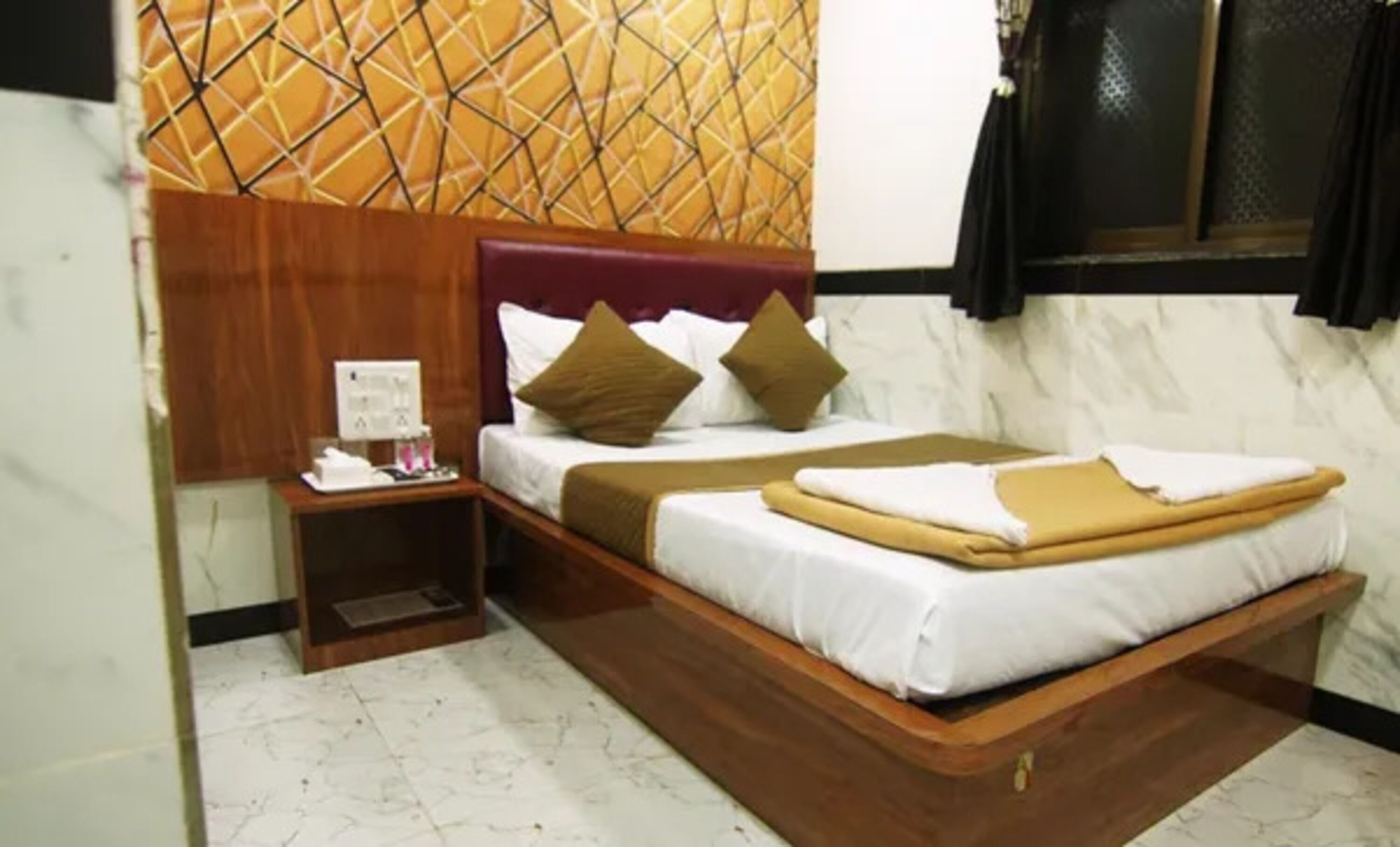 Egyptian cotton sheets, premium bedding, in-room safe, free WiFi