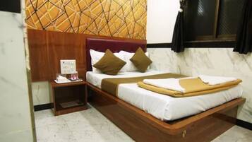 Egyptian cotton sheets, premium bedding, in-room safe, free WiFi