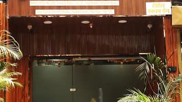 Pintu masuk properti