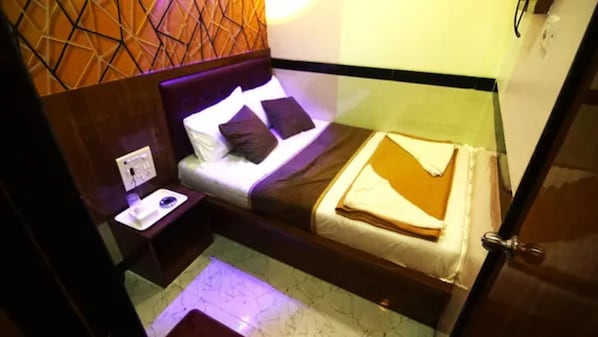 Egyptian cotton sheets, premium bedding, in-room safe, free WiFi