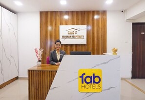 Reception - Fabhotel Vardhan Plaza (Pune)