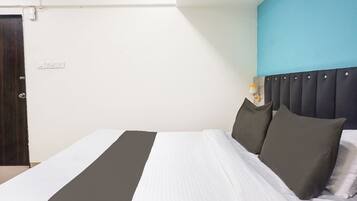 Egyptian cotton sheets, premium bedding, in-room safe, free WiFi