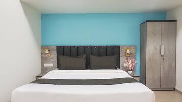 Egyptian cotton sheets, premium bedding, in-room safe, free WiFi