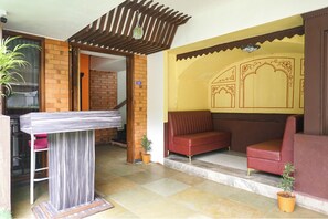 Pintu masuk properti