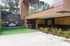 Property entrance - Fabhotel Vardhan Plaza (Pune)