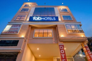 Exterior - Fabhotel Cozy Stay (Noida)