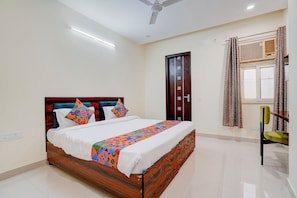 Deluxe Room | Egyptian cotton sheets, premium bedding, in-room safe, free WiFi - Fabhotel Cozy Stay (Noida)