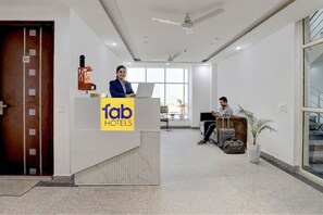 Reception - Fabhotel Cozy Stay (Noida)