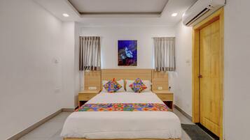 Deluxe Room | Egyptian cotton sheets, premium bedding, in-room safe, free WiFi