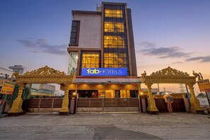 Vista frontal de la propiedad