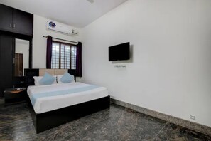 Deluxe Room | Egyptian cotton sheets, premium bedding, in-room safe, free WiFi - Fabhotel Peaceful Stay (Bangalore)