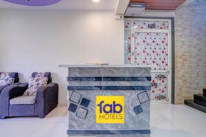 Reception - Fabhotel Aayras Heritage Resort (Mahabaleshwar)