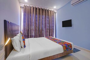 Egyptian cotton sheets, premium bedding, in-room safe, free WiFi - FabHotel Aaryras Heritage Resort (Mahabaleshwar)