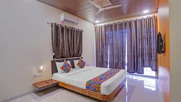 Deluxe Room | Egyptian cotton sheets, premium bedding, in-room safe, free WiFi