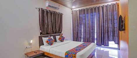 Deluxe Room | Egyptian cotton sheets, premium bedding, in-room safe, free WiFi