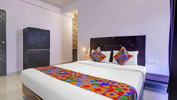 Egyptian cotton sheets, premium bedding, in-room safe, free WiFi