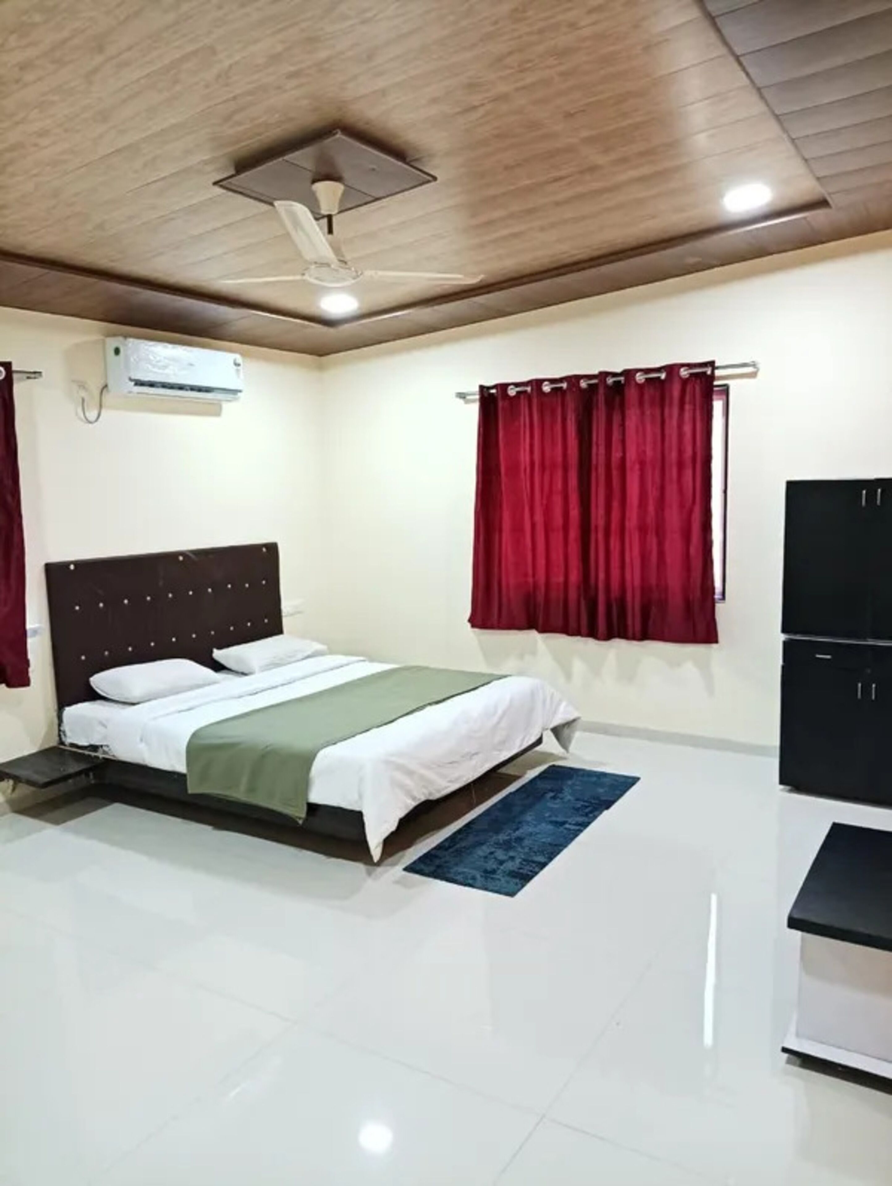 ห้องดีลักซ์ | ผ้าปูที่นอนฝ้ายอียิปต์, เครื่องนอนระดับพรีเมียม, ตู้นิรภัยในห้องพัก