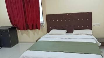 Egyptian cotton sheets, premium bedding, in-room safe, free WiFi