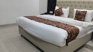 Deluxe Room | Egyptian cotton sheets, premium bedding, in-room safe, free WiFi