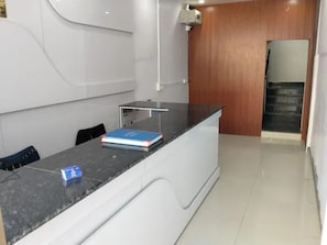 Reception - Fabhotel Royal Palace Peera Garhi (New Delhi)