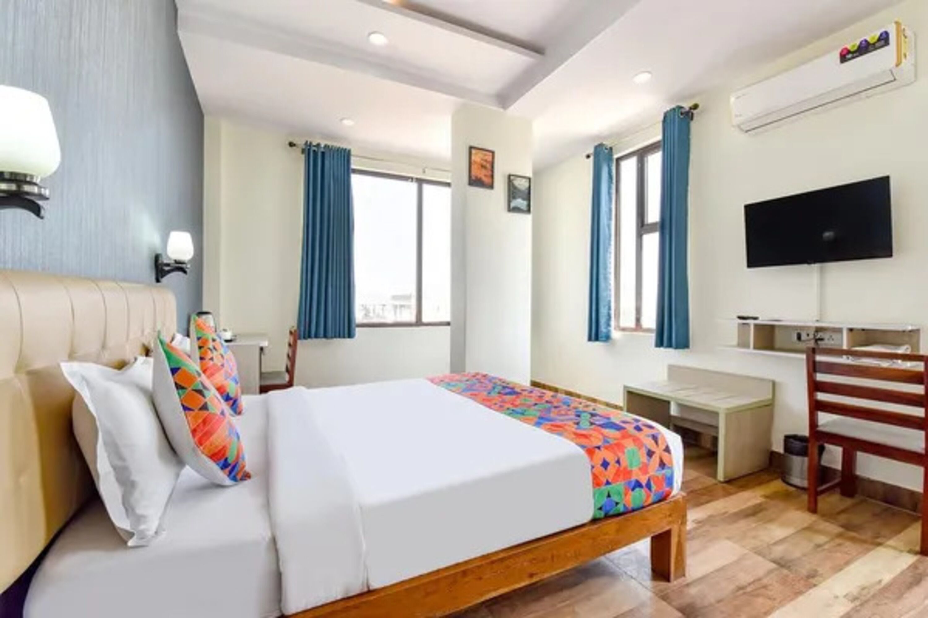 Egyptian cotton sheets, premium bedding, in-room safe, free WiFi