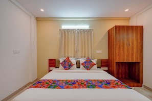 Egyptian cotton sheets, premium bedding, in-room safe, free WiFi - Fabhotel Global Stay (Bangalore)