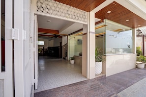 Property entrance - Fabhotel Global Stay (Bangalore)