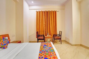 Egyptian cotton sheets, premium bedding, in-room safe, free WiFi - Fabhotel Hm Residency (Noida)