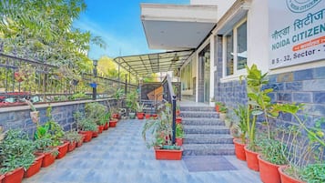 Pintu masuk properti