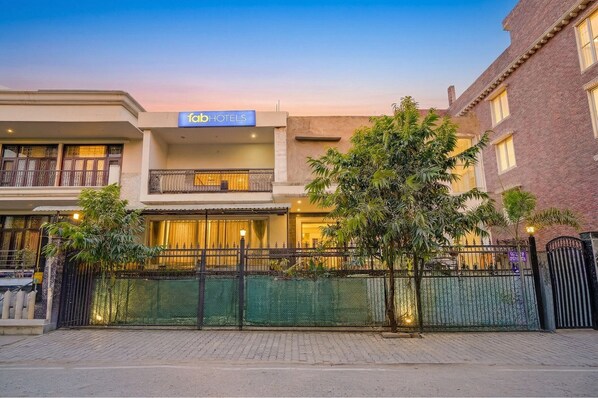 Exterior - Fabhotel Hm Residency (Noida)