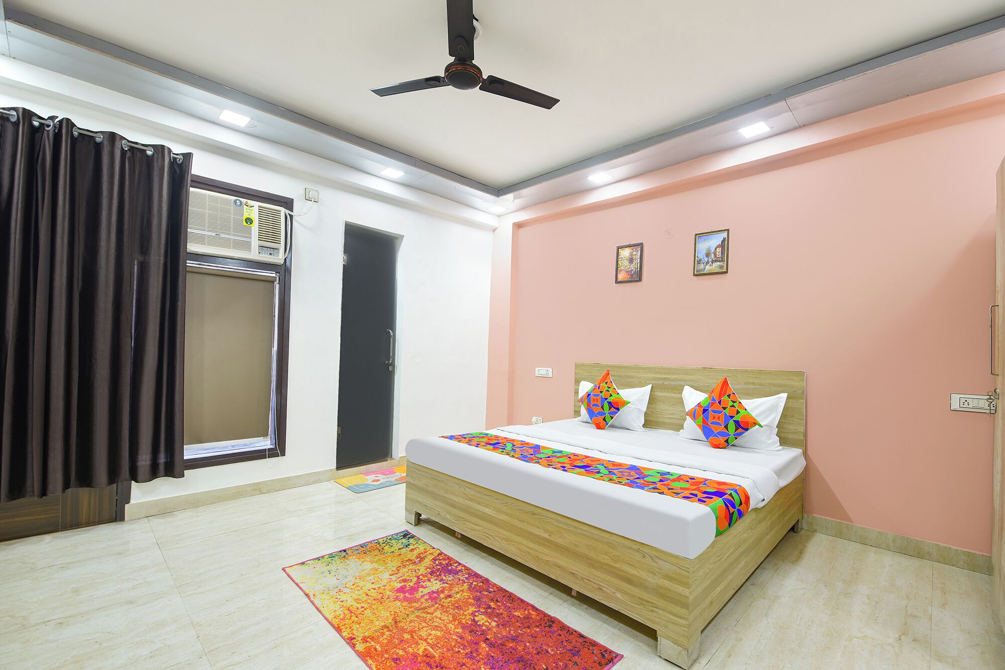Egyptian cotton sheets, premium bedding, in-room safe, free WiFi