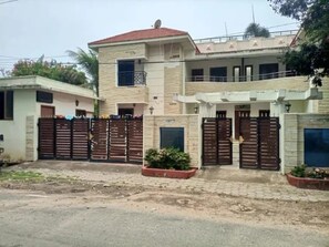 Property entrance - Fabhotel Nayana Square (Chennai)