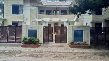 Entrada de la propiedad